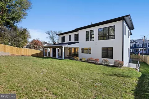 Exterior - 6804 Lemon Rd, Mclean, VA 22101 photo 8 of 10