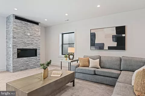 Living - 6804 Lemon Rd, Mclean, VA 22101 photo 6 of 6