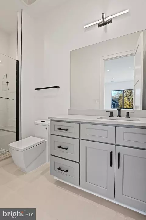 Bath - 6804 Lemon Rd, Mclean, VA 22101 photo 14 of 23