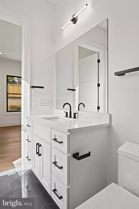 Bath - 6804 Lemon Rd, Mclean, VA 22101 photo 4 of 23