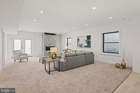Living - 6804 Lemon Rd, Mclean, VA 22101 photo 4 of 6