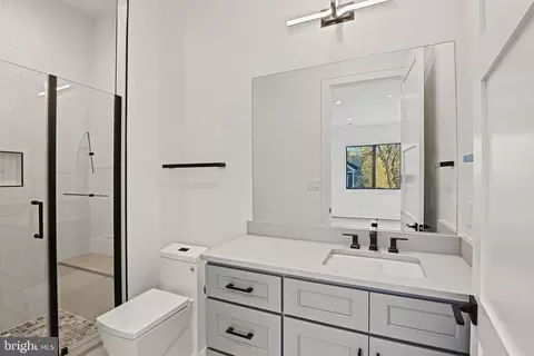 Bath - 6804 Lemon Rd, Mclean, VA 22101 photo 13 of 23