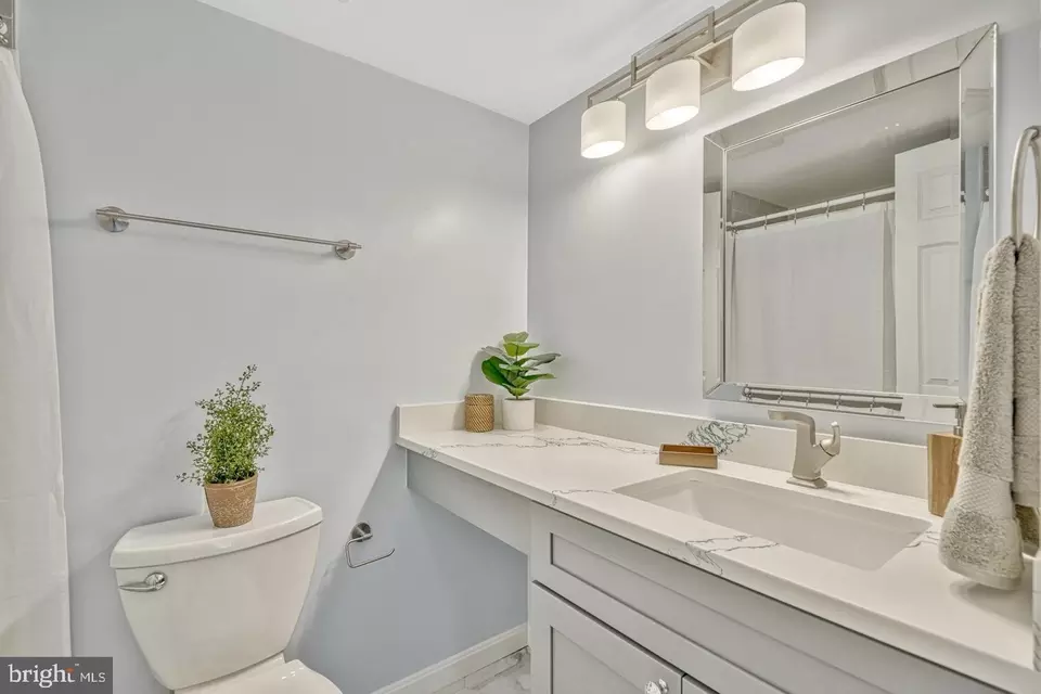 Bath - 5918 Cove Landing Rd #201, Burke, VA 22015 photo 1 of 2