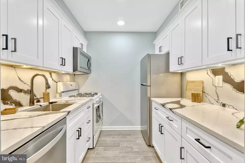 Kitchen - 5918 Cove Landing Rd #201, Burke, VA 22015 photo 1 of 1