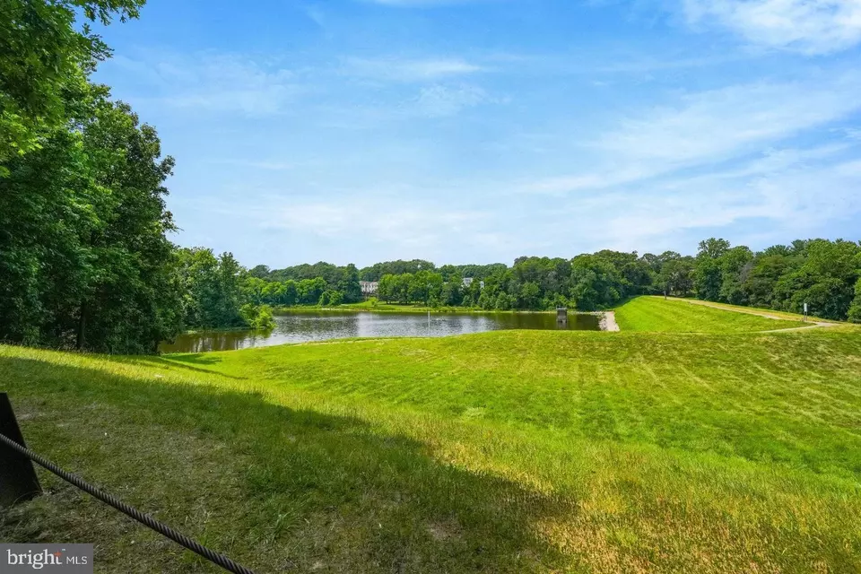View/Area - 5918 Cove Landing Rd #201, Burke, VA 22015 photo 2 of 3