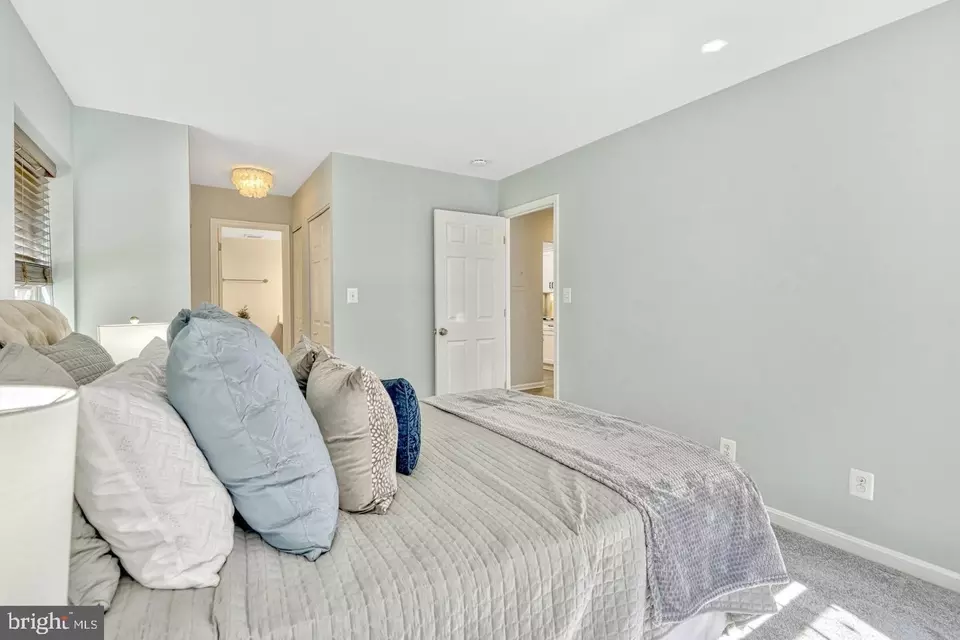 Bedroom - 5918 Cove Landing Rd #201, Burke, VA 22015 photo 1 of 5