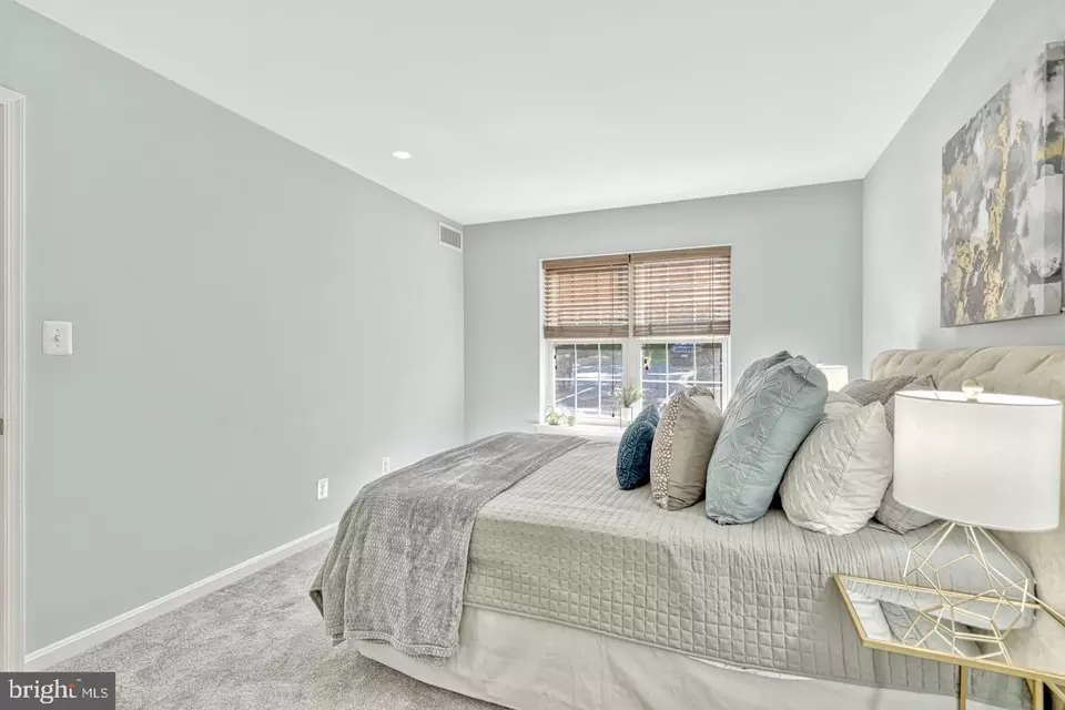 Bedroom - 5918 Cove Landing Rd #201, Burke, VA 22015 photo 2 of 5