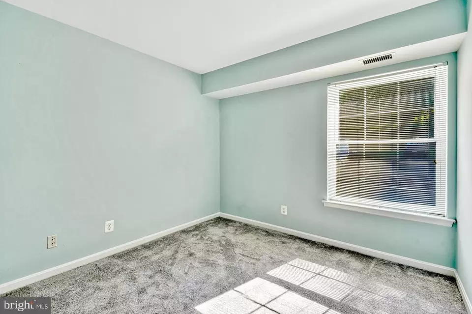 Bedroom - 5918 Cove Landing Rd #201, Burke, VA 22015 photo 5 of 5