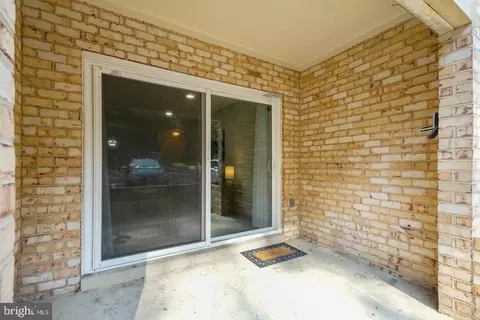 Exterior - 5918 Cove Landing Rd #201, Burke, VA 22015 photo 1 of 3