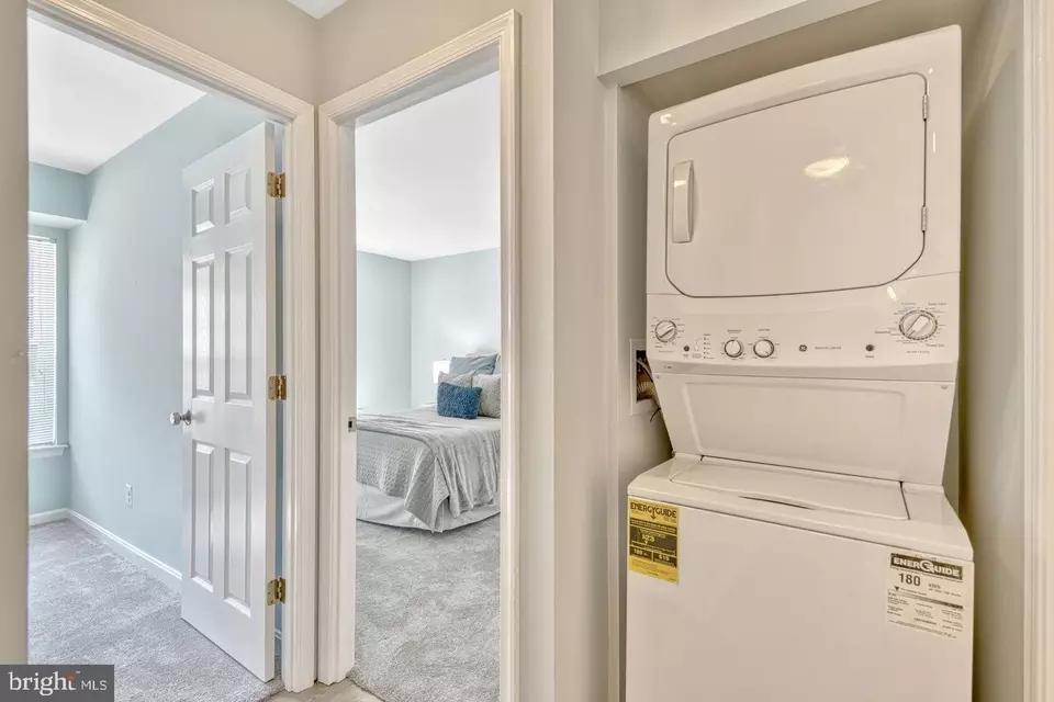 Entry Way - 5918 Cove Landing Rd #201, Burke, VA 22015 photo 4 of 5