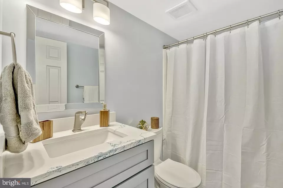 Bath - 5918 Cove Landing Rd #201, Burke, VA 22015 photo 2 of 2