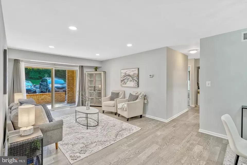 Living - 5918 Cove Landing Rd #201, Burke, VA 22015 photo 1 of 1