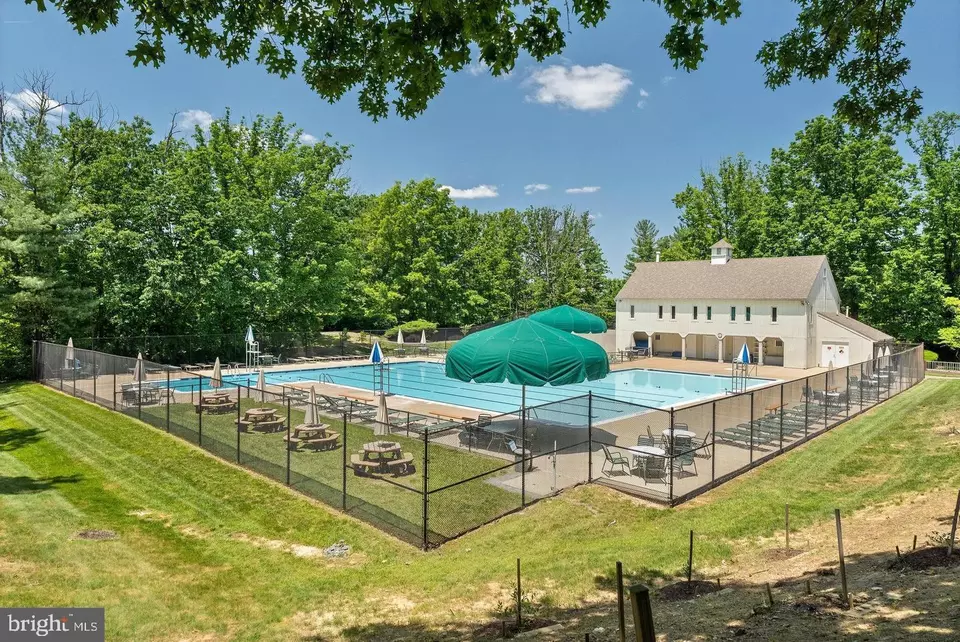 Exterior - 5918 Cove Landing Rd #201, Burke, VA 22015 photo 2 of 3