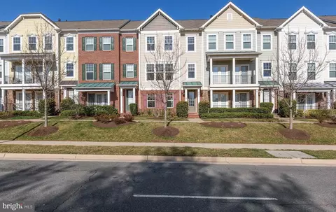 561 Van Buren St, Herndon, VA 20170