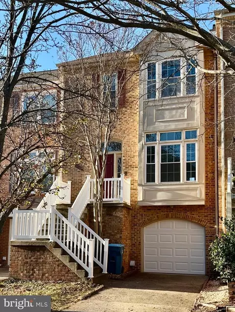 5144 Woodford Dr, Centreville, VA 20120