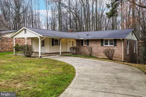 4784 Catterick Ct, Fairfax, VA 22032