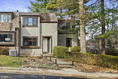 1550 Scandia Cir, Reston, VA 20190