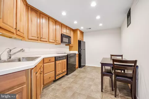 Kitchen - 500 Utterback Store Rd, Great Falls, VA 22066 photo 4 of 5