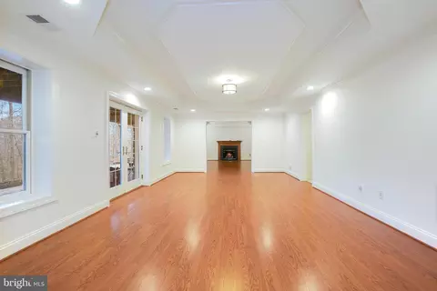 Living - 500 Utterback Store Rd, Great Falls, VA 22066 photo 4 of 5