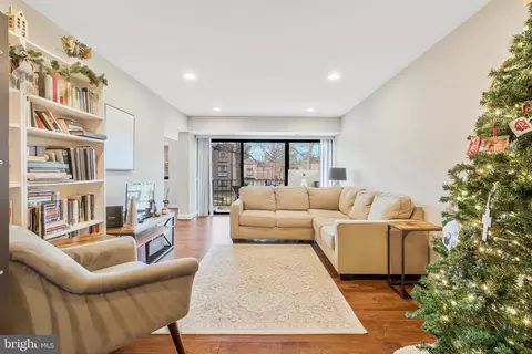 2014 Colts Neck Rd #8/11B, Reston, VA 20191