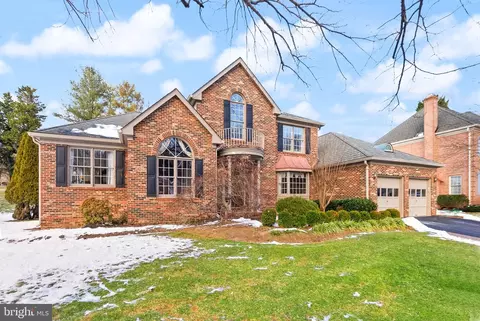 9714 Middleton Ridge Rd, Vienna, VA 22182