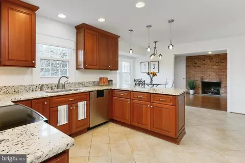 2011 Soapstone Dr, Reston, VA 20191 photo 11