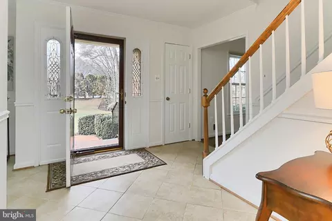 2011 Soapstone Dr, Reston, VA 20191 photo 4