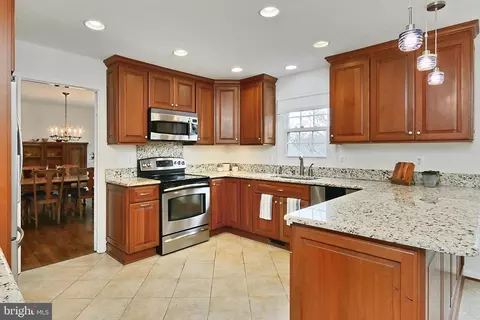 2011 Soapstone Dr, Reston, VA 20191 photo 13
