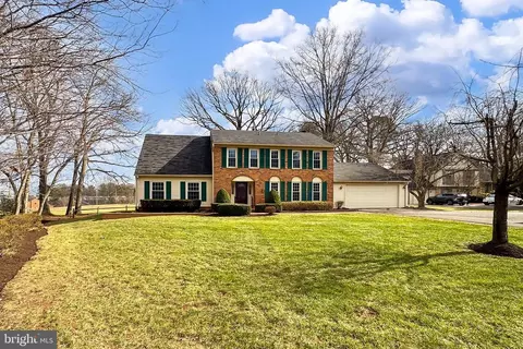 2011 Soapstone Dr, Reston, VA 20191 photo 2