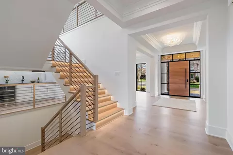 Entry Way - 1124 Guilford Ct, Mclean, VA 22101 photo 3 of 7