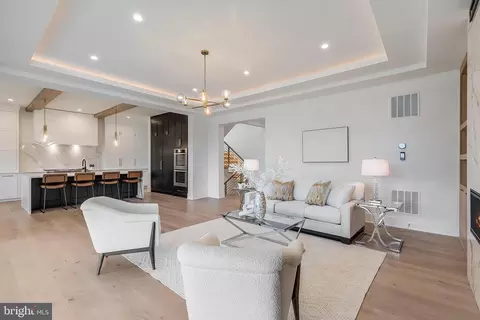 Living - 1124 Guilford Ct, Mclean, VA 22101 photo 2 of 4