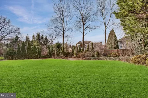 Exterior - 1124 Guilford Ct, Mclean, VA 22101 photo 6 of 8