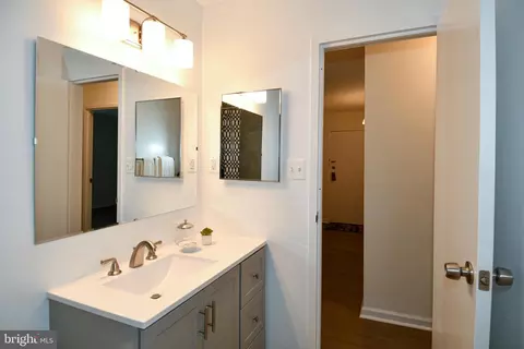 Bath - 11809 Breton Ct #21D, Reston, VA 20191 photo 2 of 3