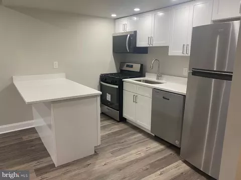 4331 Americana Dr #10, Annandale, VA 22003