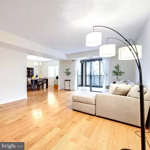 5901 Mount Eagle Dr #212, Alexandria, VA 22303