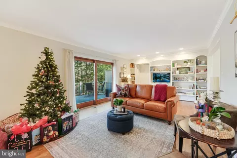2423 Pony Ln, Reston, VA 20191 photo 4