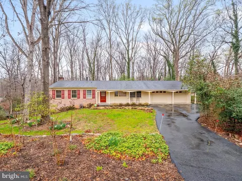 2423 Pony Ln, Reston, VA 20191