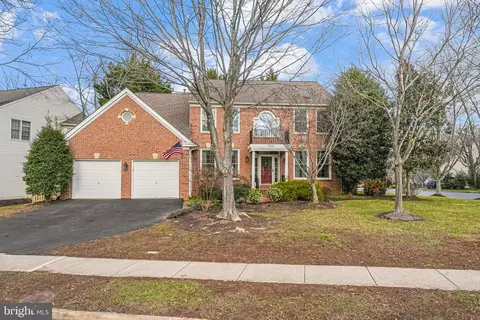 7933 Hollington Pl, Fairfax Station, VA 22039