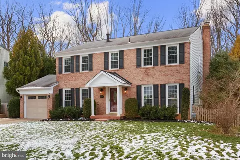 8700 Etta Dr, Springfield, VA 22152 photo 3