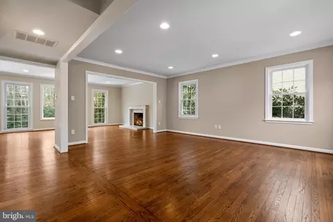 8700 Etta Dr, Springfield, VA 22152 photo 4