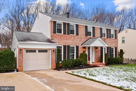 8700 Etta Dr, Springfield, VA 22152 photo 2