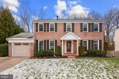 8700 Etta Dr, Springfield, VA 22152