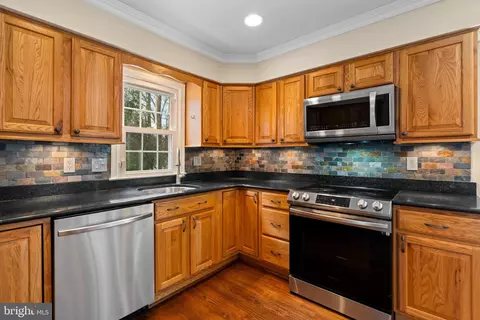 8700 Etta Dr, Springfield, VA 22152 photo 15