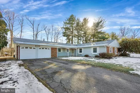 13003 Melville Ln, Fairfax, VA 22033