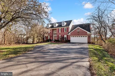 6757 Gray Post Ct, Centreville, VA 20121