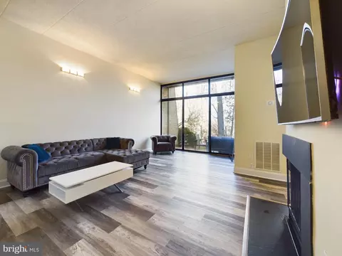11566 Rolling Green Ct #101, Reston, VA 20191