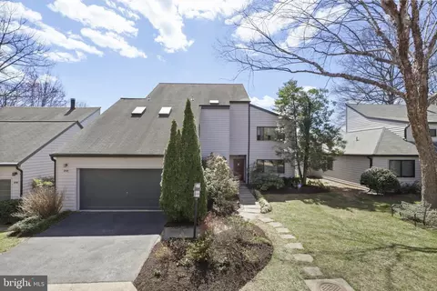 2113 S Bay Ln, Reston, VA 20191