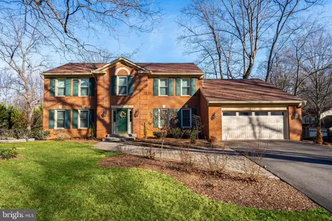 5091 Brentwood Farm Dr, Fairfax, VA 22030