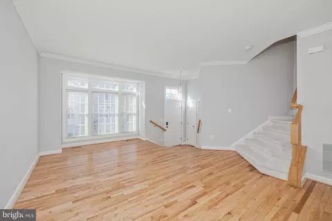 Living - 6661 Debra Lu Way, Springfield, VA 22150 photo 2 of 8
