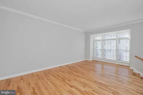 Living - 6661 Debra Lu Way, Springfield, VA 22150 photo 3 of 8